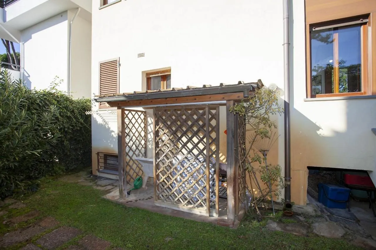 Monticello Villa Marina di Pietrasanta 0*,